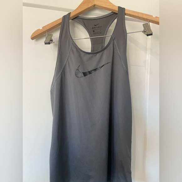Women’s grey Nike sports tank size small with black logo, like new, worn once - Picture 3 of 4